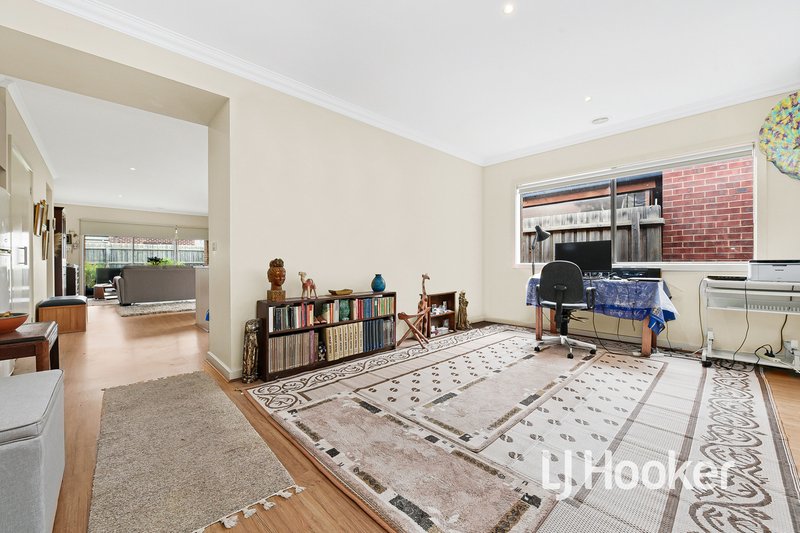 Photo - 44 Heather Grove, Cranbourne East VIC 3977 - Image 3