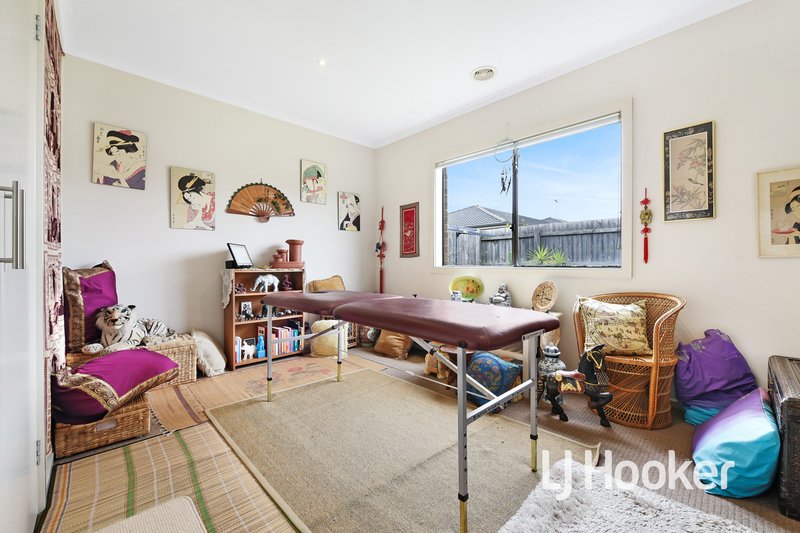 Photo - 44 Heather Grove, Cranbourne East VIC 3977 - Image 12