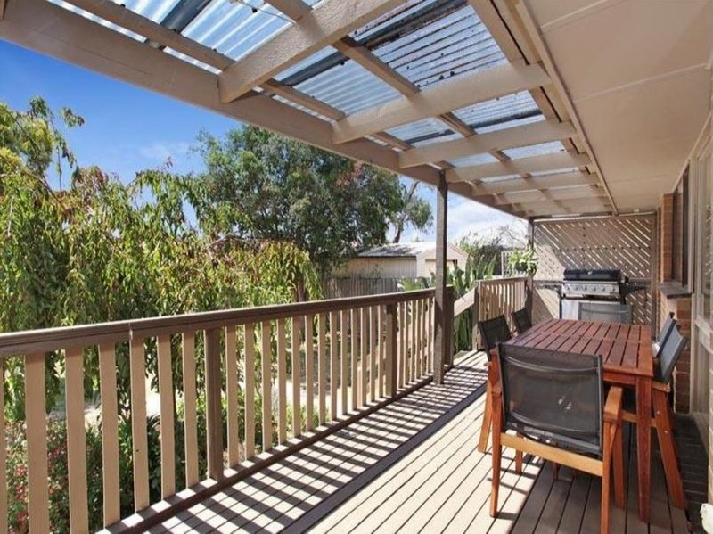 Photo - 44 Heysen Drive, Sunbury VIC 3429 - Image 8