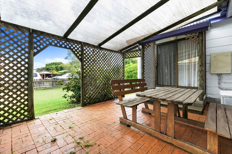 Photo - 44 Hibiscus Street, Urangan QLD 4655 - Image 3