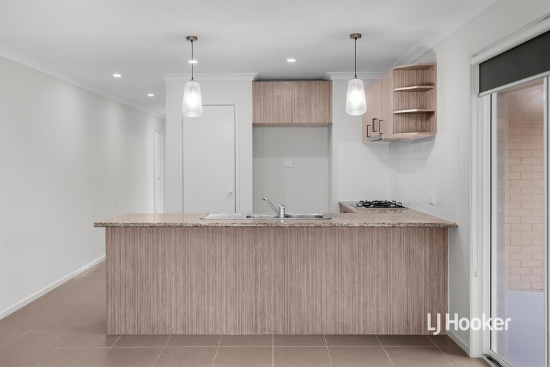 Photo - 44 Hope Way, Tarneit VIC 3029 - Image 3