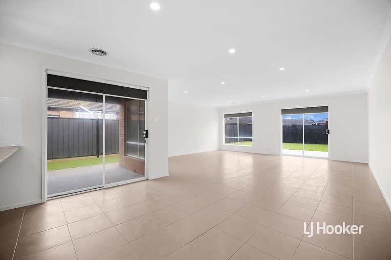 Photo - 44 Hope Way, Tarneit VIC 3029 - Image 6