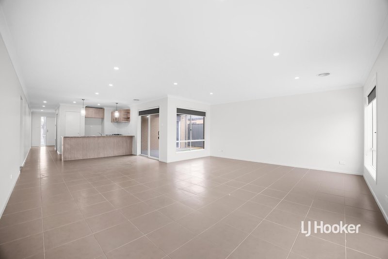 Photo - 44 Hope Way, Tarneit VIC 3029 - Image 8