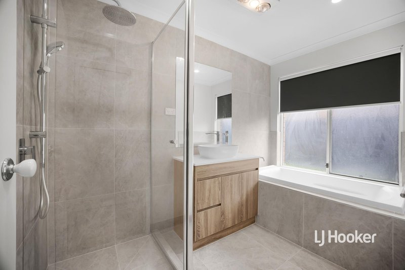 Photo - 44 Hope Way, Tarneit VIC 3029 - Image 11