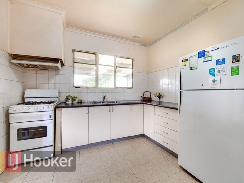 Photo - 44 Hughes Crescent, Dandenong North VIC 3175 - Image 6