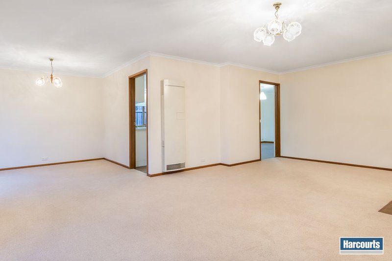 Photo - 44 Jenola Parade, Wantirna South VIC 3152 - Image 3