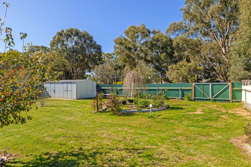 Photo - 44 Karoom Drive, Glenfield Park NSW 2650 - Image 7