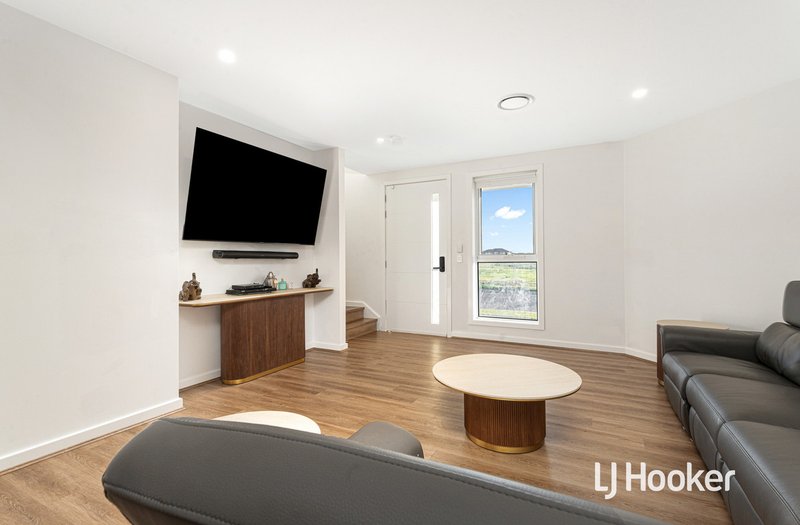 Photo - 44 Ketley Circuit, Marsden Park NSW 2765 - Image 3