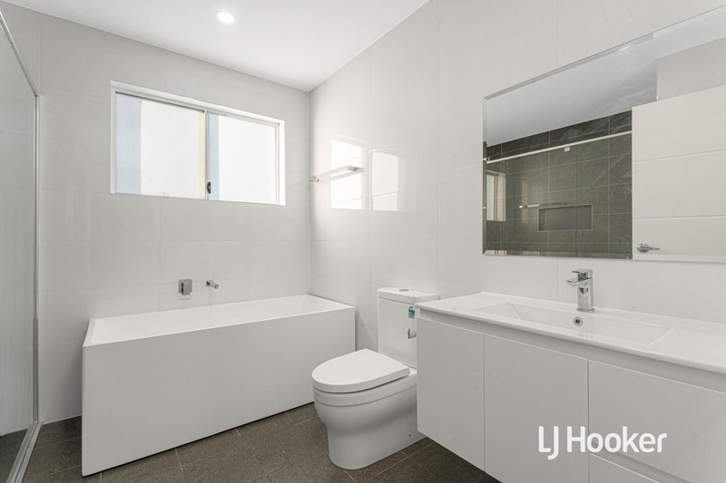 Photo - 44 Ketley Circuit, Marsden Park NSW 2765 - Image 8