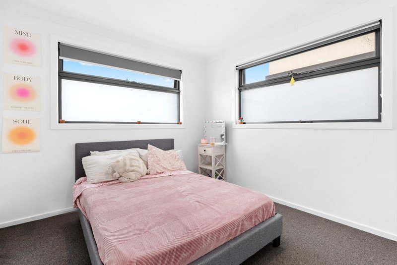Photo - 44 Kimzy Circuit, Werribee VIC 3030 - Image 6