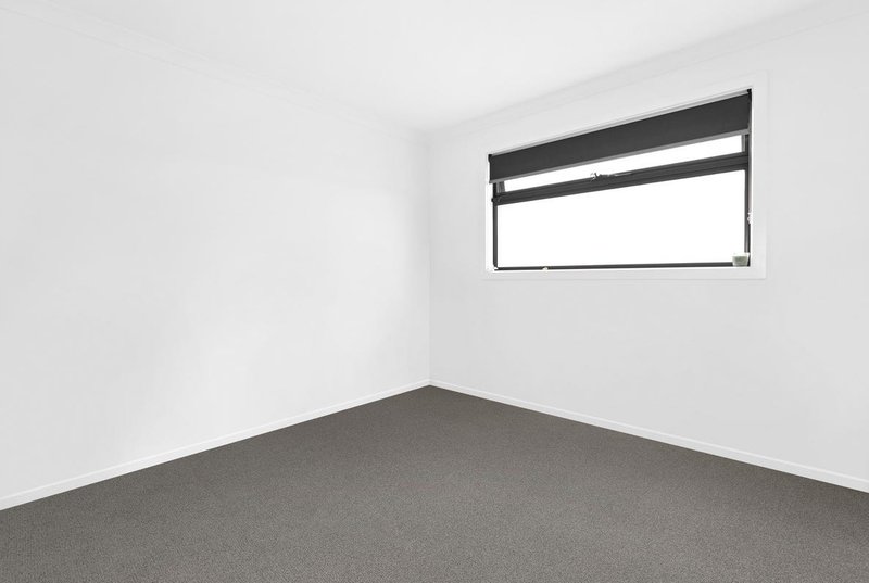 Photo - 44 Kimzy Circuit, Werribee VIC 3030 - Image 7