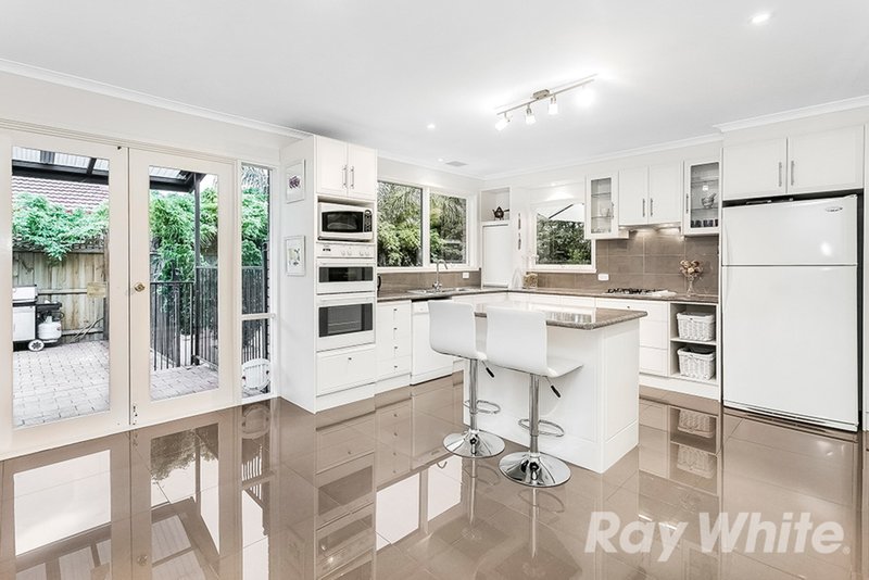 Photo - 44 King Arthur Drive, Glen Waverley VIC 3150 - Image 3