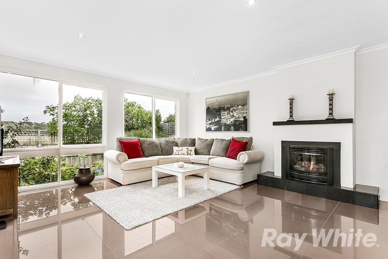 Photo - 44 King Arthur Drive, Glen Waverley VIC 3150 - Image 4