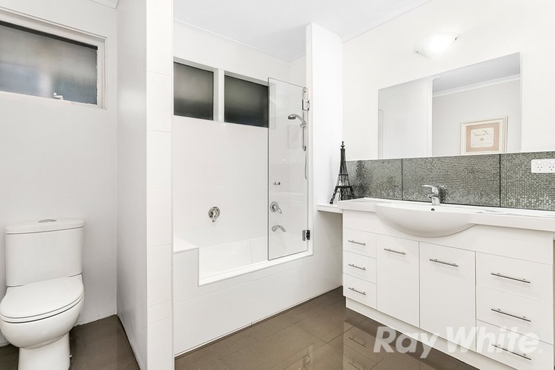 Photo - 44 King Arthur Drive, Glen Waverley VIC 3150 - Image 7