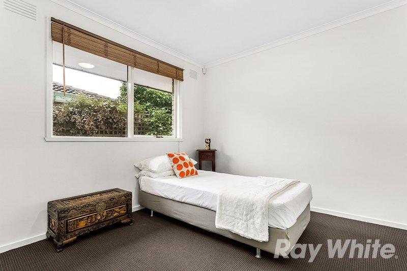 Photo - 44 King Arthur Drive, Glen Waverley VIC 3150 - Image 8