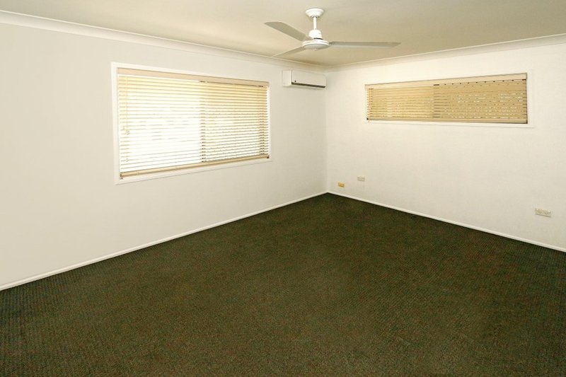 Photo - 44 Kingfisher Parade, Norman Gardens QLD 4701 - Image 9