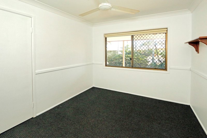 Photo - 44 Kingfisher Parade, Norman Gardens QLD 4701 - Image 10