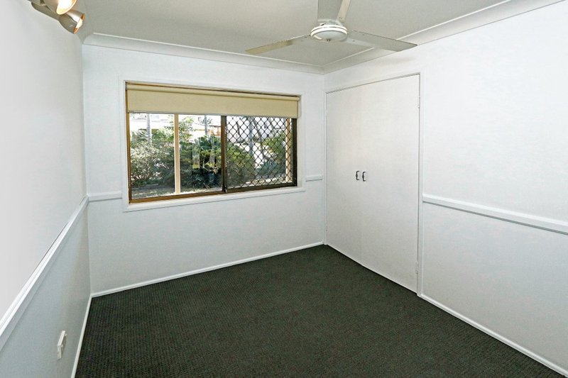 Photo - 44 Kingfisher Parade, Norman Gardens QLD 4701 - Image 11