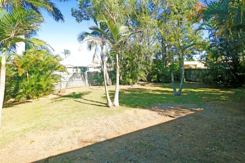 Photo - 44 Kingfisher Parade, Norman Gardens QLD 4701 - Image 15