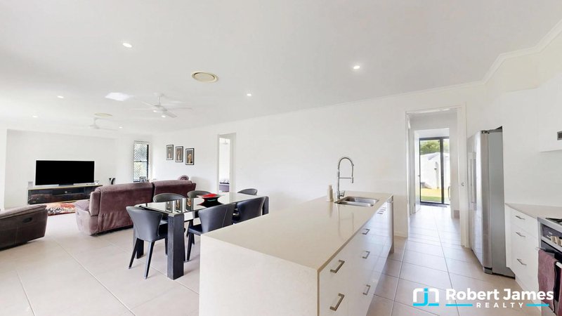 Photo - 44 Lancaster Lane, Cooroibah QLD 4565 - Image 5