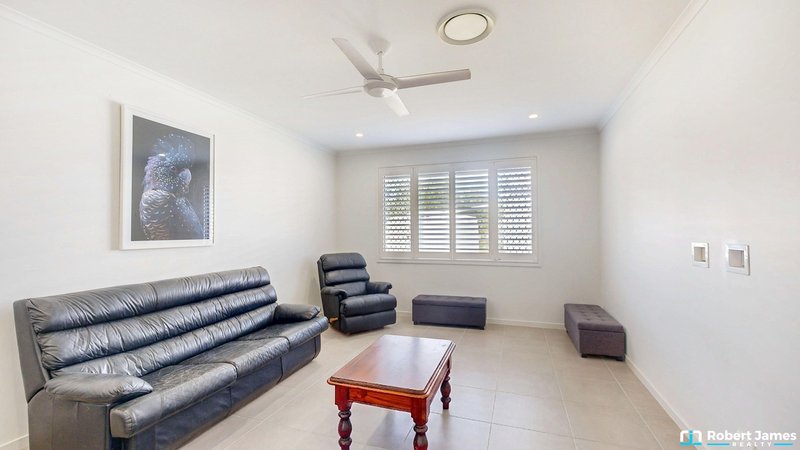Photo - 44 Lancaster Lane, Cooroibah QLD 4565 - Image 8