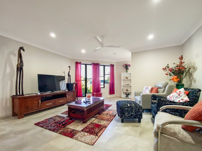 Photo - 44 Lancaster Way, Ooralea QLD 4740 - Image 3