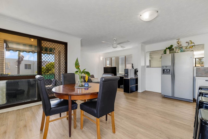 Photo - 4/4 Latona Avenue, Caloundra QLD 4551 - Image 3