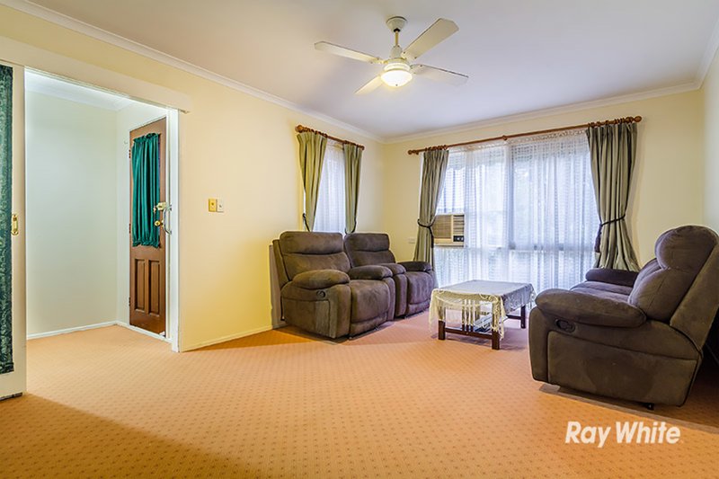 Photo - 44 Lawless Drive, Cranbourne North VIC 3977 - Image 2