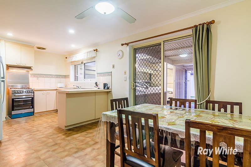 Photo - 44 Lawless Drive, Cranbourne North VIC 3977 - Image 4