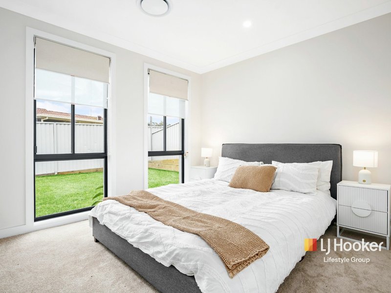 Photo - 44 Mackillop Crescent, St Helens Park NSW 2560 - Image 7
