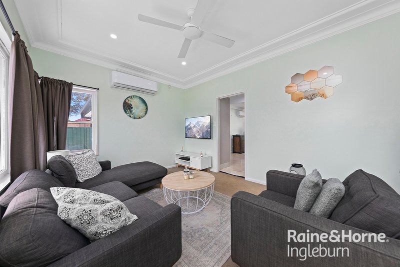 Photo - 44 Macquarie Avenue, Campbelltown NSW 2560 - Image 3