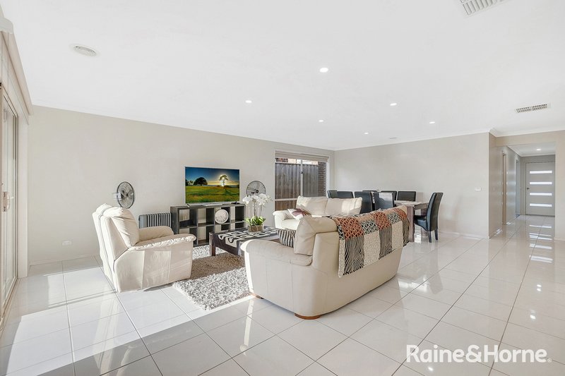 Photo - 44 Macumba Drive, Clyde North VIC 3978 - Image 4