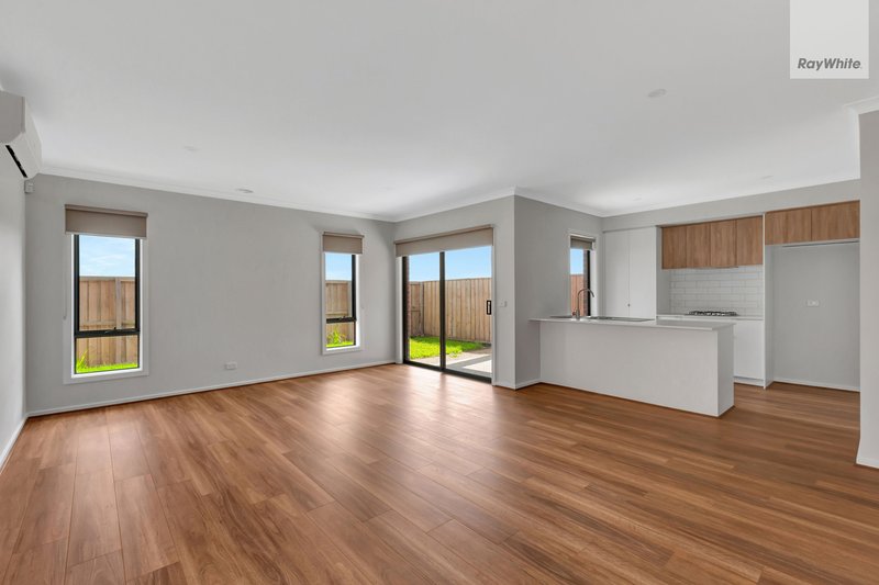 Photo - 44 Mallaig Drive, Beveridge VIC 3753 - Image 3