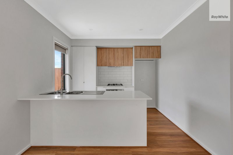 Photo - 44 Mallaig Drive, Beveridge VIC 3753 - Image 4