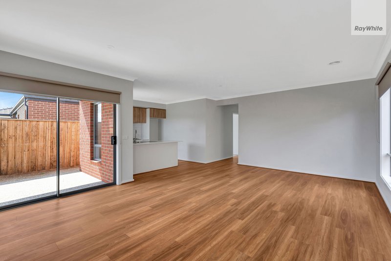 Photo - 44 Mallaig Drive, Beveridge VIC 3753 - Image 5