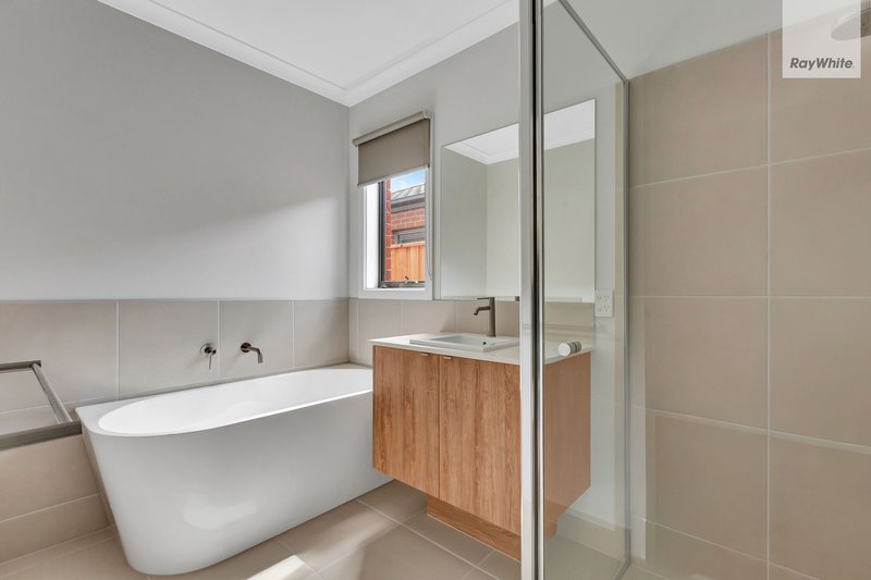 Photo - 44 Mallaig Drive, Beveridge VIC 3753 - Image 10
