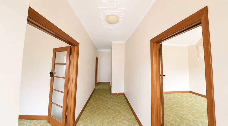 Photo - 44 Mambourin Street, Werribee VIC 3030 - Image 5
