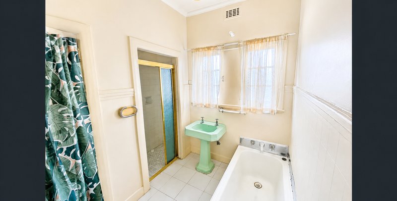 Photo - 44 Mambourin Street, Werribee VIC 3030 - Image 6