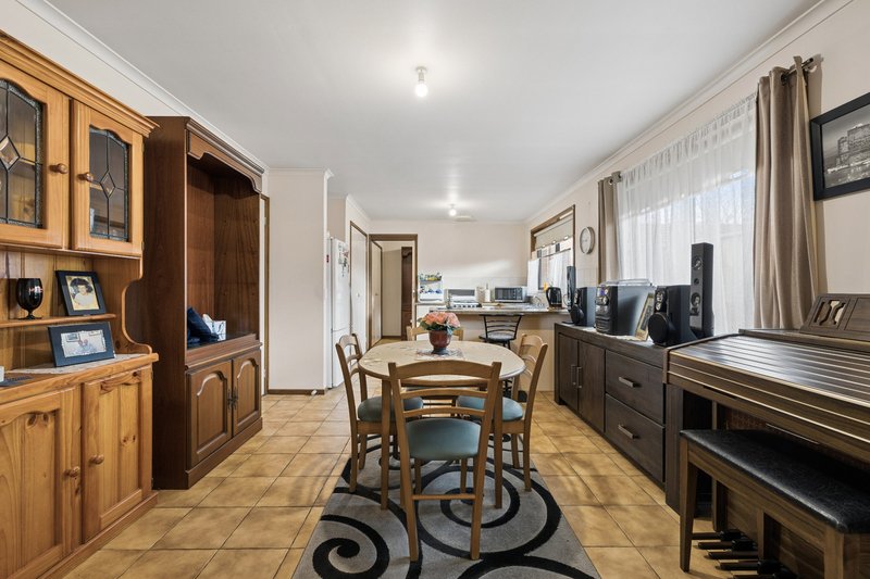 Photo - 44 Mambourin Street, Werribee VIC 3030 - Image 10