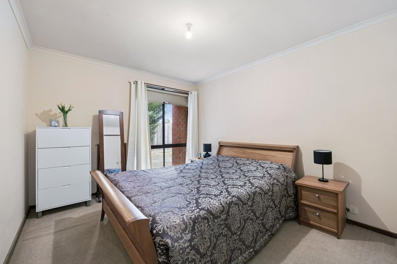 Photo - 44 Mambourin Street, Werribee VIC 3030 - Image 16