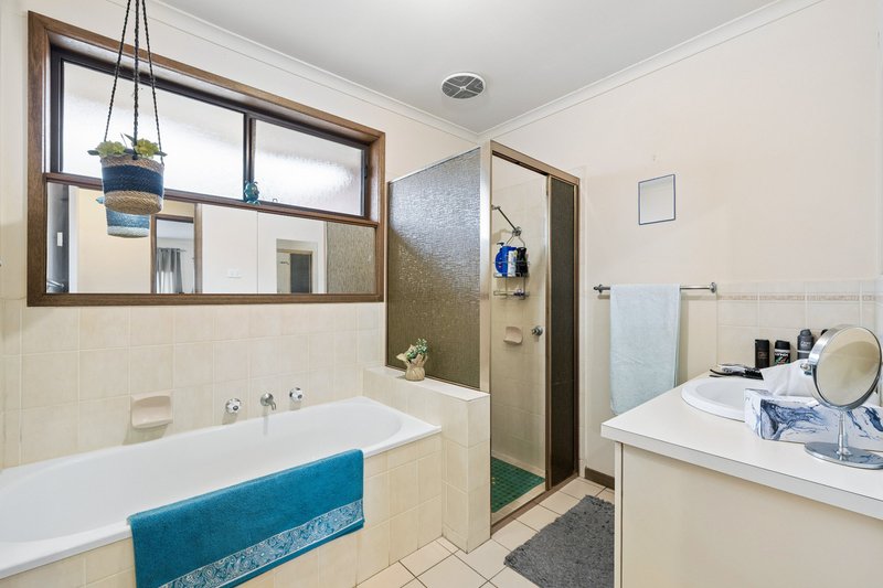 Photo - 44 Mambourin Street, Werribee VIC 3030 - Image 17