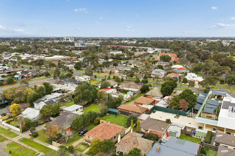 Photo - 44 Mambourin Street, Werribee VIC 3030 - Image 22