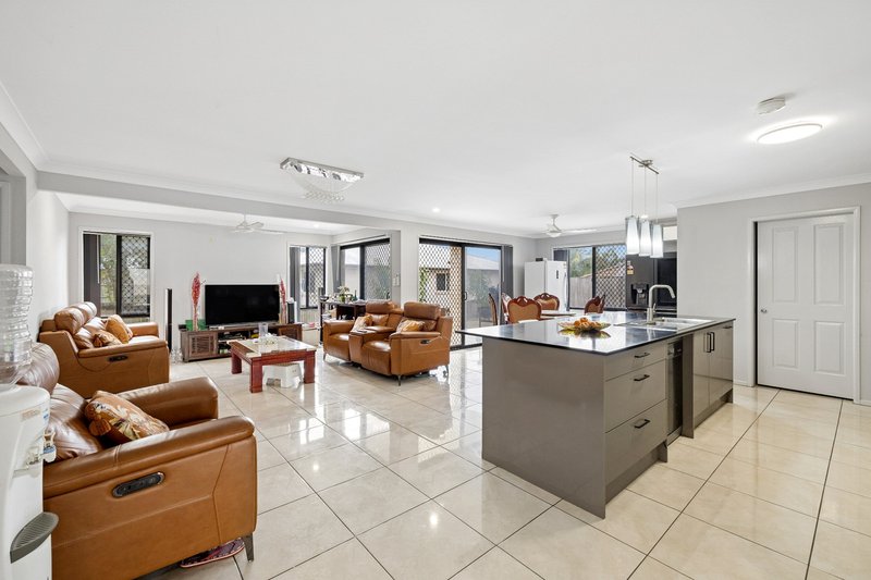 Photo - 44 Marcus Drive, Regents Park QLD 4118 - Image 3