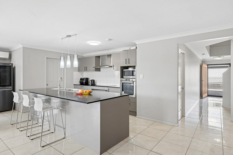 Photo - 44 Marcus Drive, Regents Park QLD 4118 - Image 6