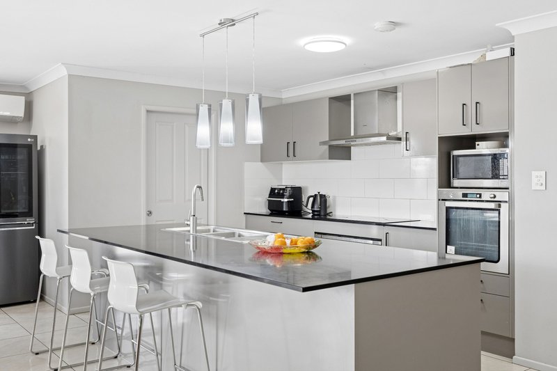 Photo - 44 Marcus Drive, Regents Park QLD 4118 - Image 8