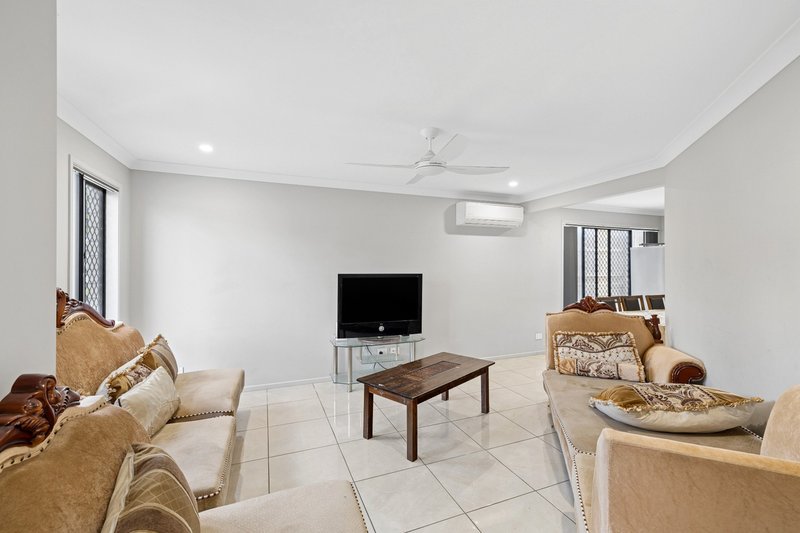 Photo - 44 Marcus Drive, Regents Park QLD 4118 - Image 11