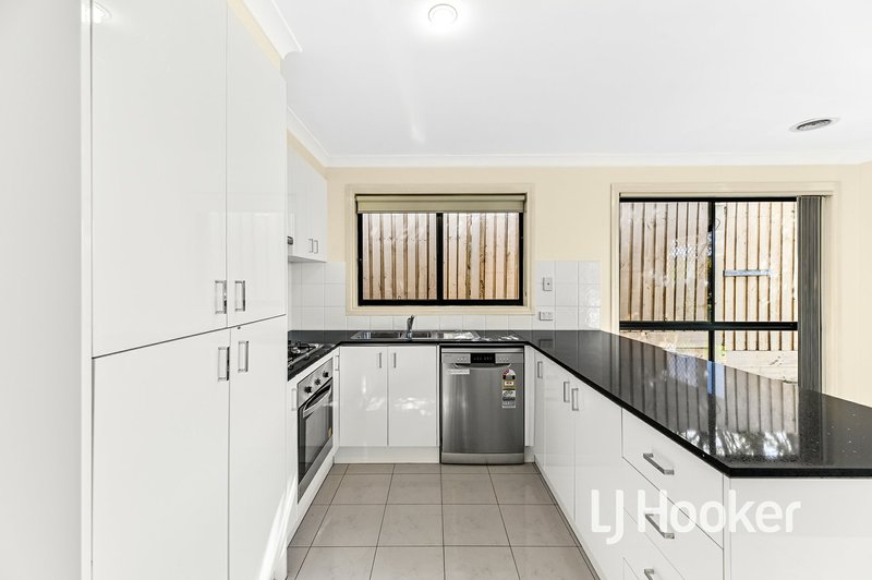 Photo - 4/4 Mcclenaghan Place, Pakenham VIC 3810 - Image 3