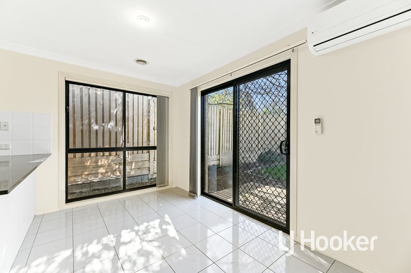 Photo - 4/4 Mcclenaghan Place, Pakenham VIC 3810 - Image 7