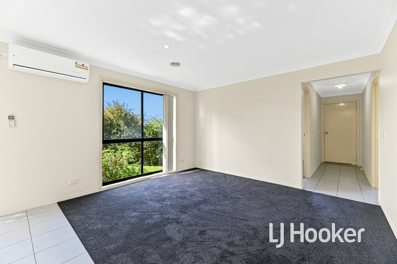 Photo - 4/4 Mcclenaghan Place, Pakenham VIC 3810 - Image 8