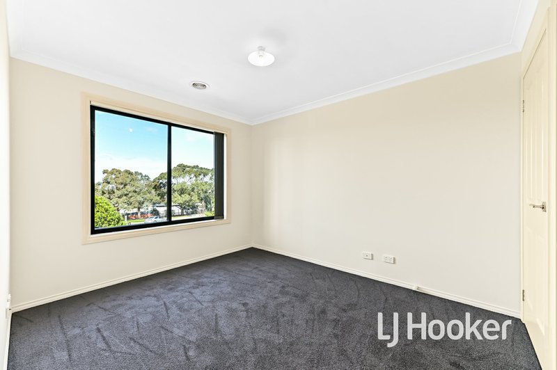 Photo - 4/4 Mcclenaghan Place, Pakenham VIC 3810 - Image 10